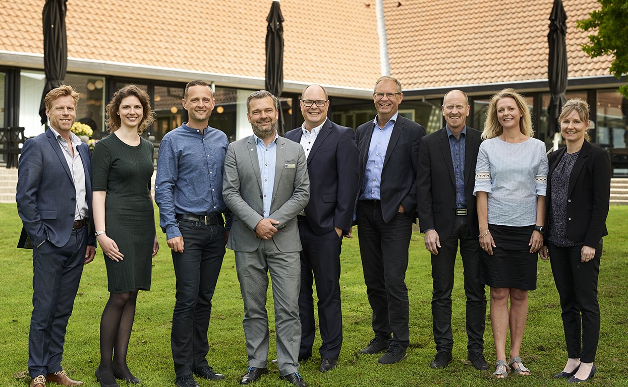 Her ses holdet bag den nye tværgående afdeling på FU siden 1. juni. Fra venstre: Peter Jensen, Maria Krab Wissing, Henrik Hammerskov, Lars Munch Svendsen, Anders Nørgaard Nielsen, Bjarne Klitgård Hallstrøm, Dag Kristiansen, Lone Linnet og Pernille Bech Hansen.